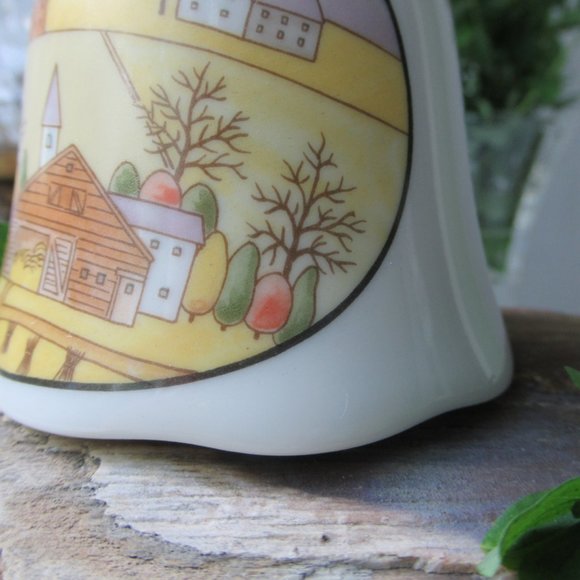 Porcelain Bell Village Landscape, Japan - Picture 10 of 13